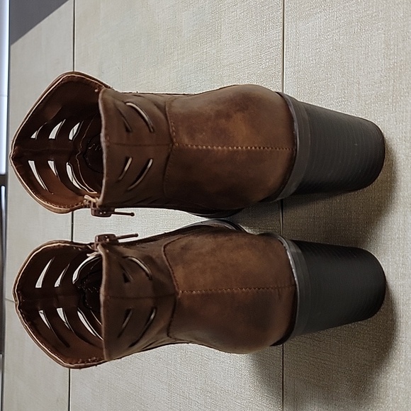 Arizona Oxford Booties - Picture 5 of 6